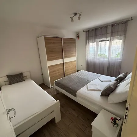 Masa Apartament
