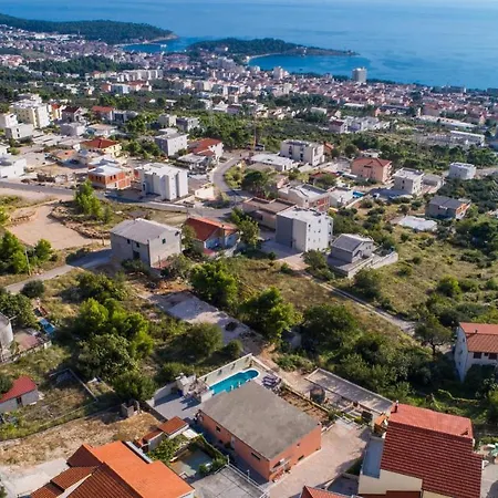 Masa Apartament